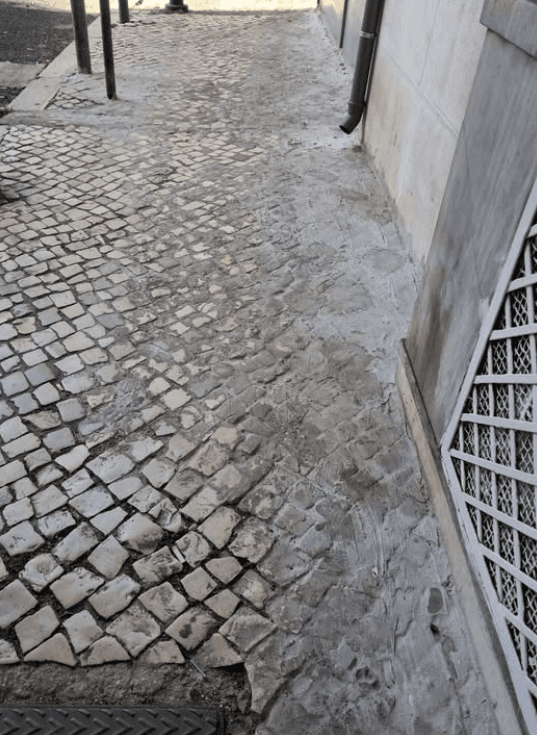 Porque é uma má ideia reparar danos de calçada com cimento?